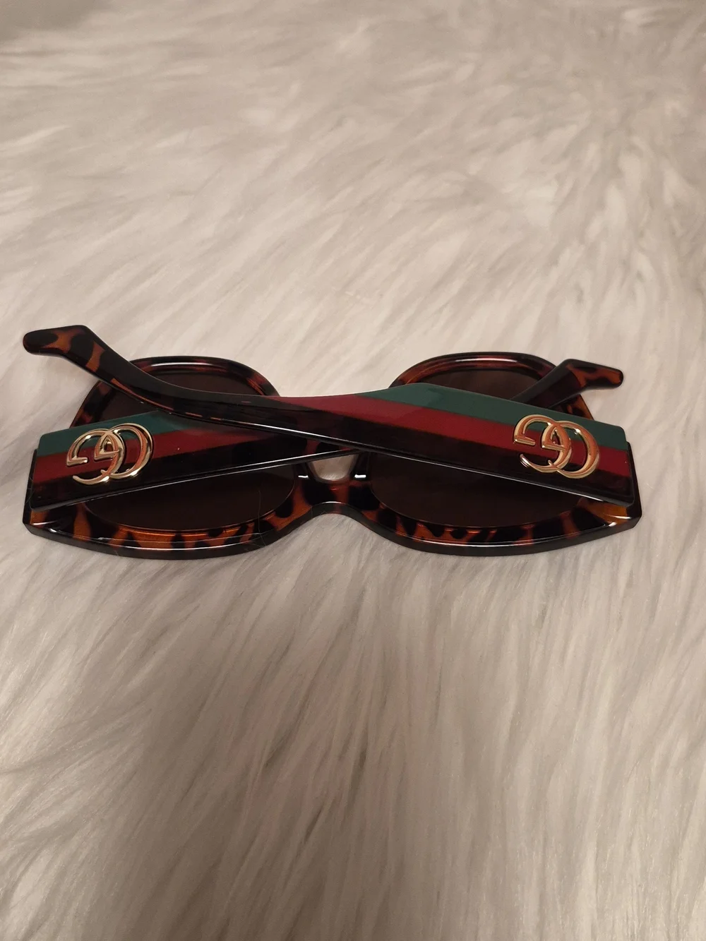 GG-Style Women’s Tortoiseshell Sunglasses with Green and Red Accent